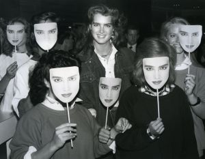 Brooke Shields and fans 1988, NY.jpg